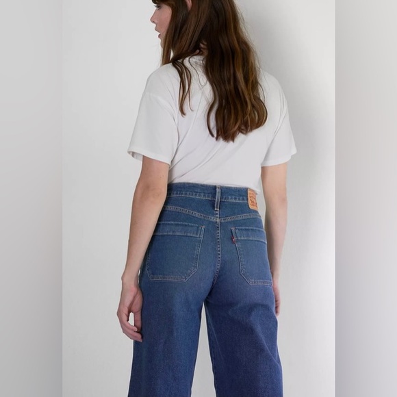 Levi’s Mile High Cropped Wide Leg Button Fly Jeans in great condition.Size 26 - Picture 2 of 16